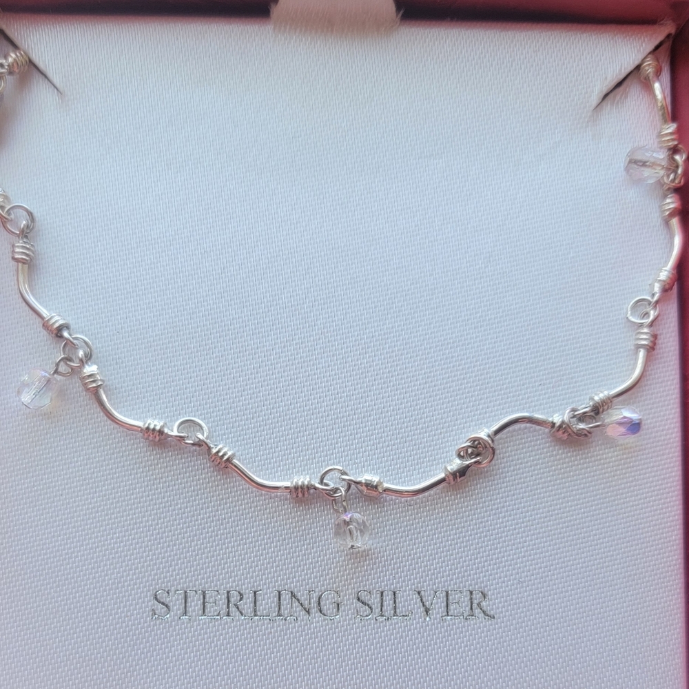 Elegant Silver Necklace with Crystal Accents